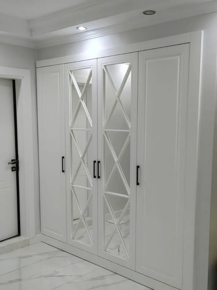 Aynalı ve çıtalı gömme gardırop