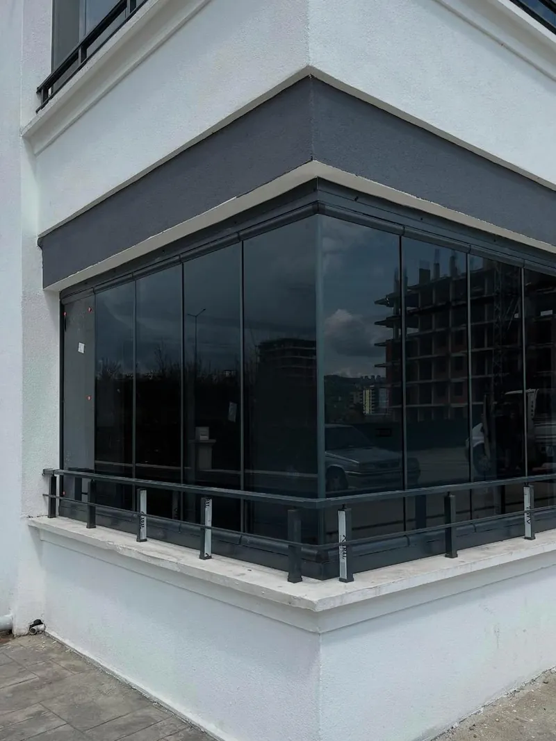 Cam Balkon